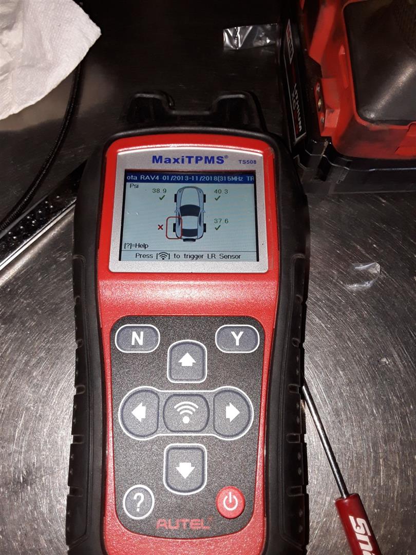 Is it Safe to Drive with Your TPMS Warning Light On?