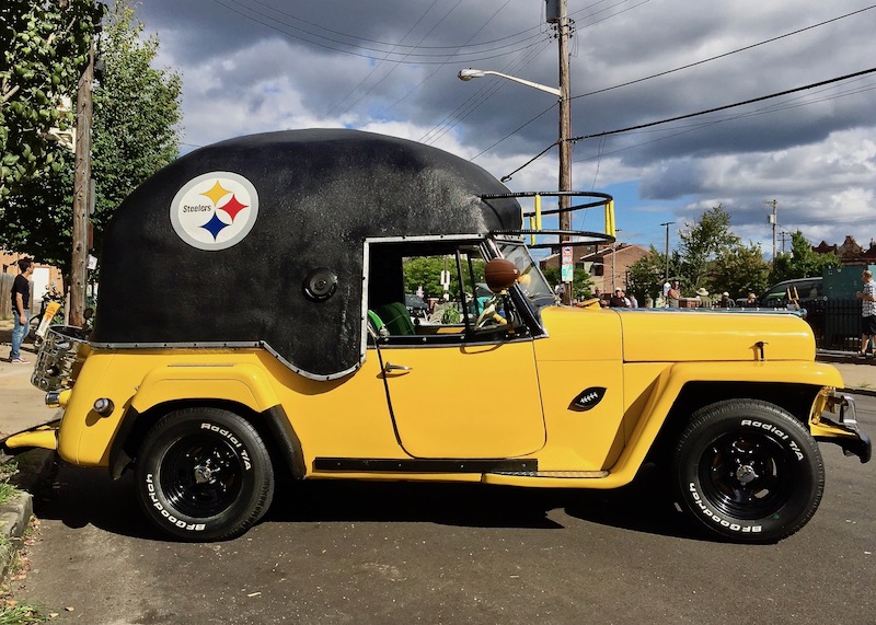 Check Out These Decked Out Football Fan Cars!